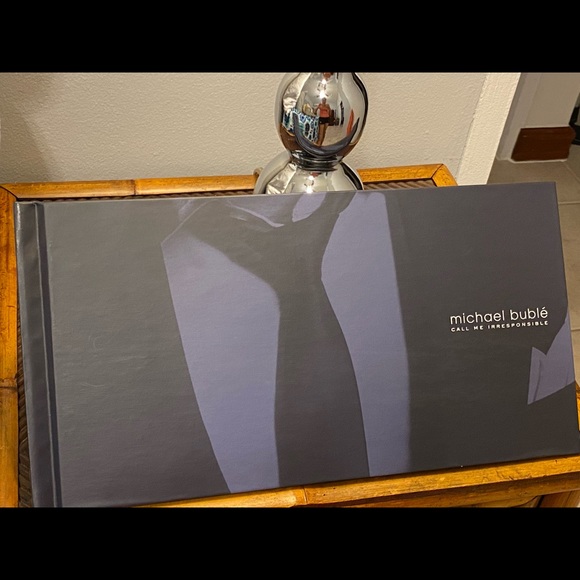 Michael Buble Collector’s Edition Coffee Table Book + CD Set - Picture 6 of 8